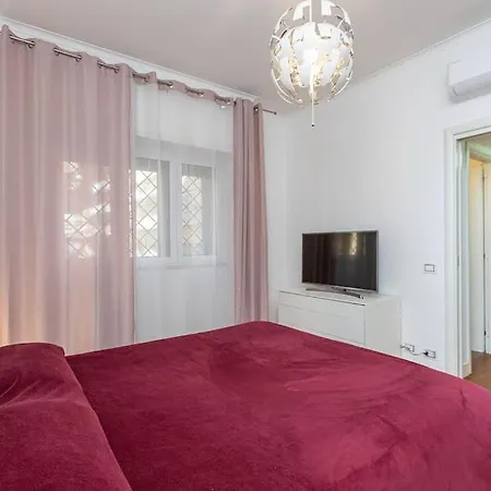 Romeo Garden By In Apartment Rom